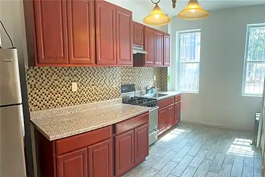 370 Knickerbocker Ave #2 Photo 1