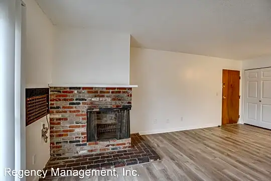 4875 SW Lombard Ave. Photo 2