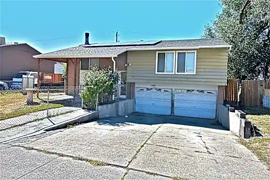1539 Van Buren Cir Photo 2