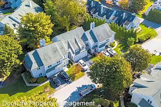33 S Orchard Ave Photo 1