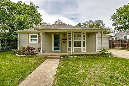 2812 East Ln Photo 1