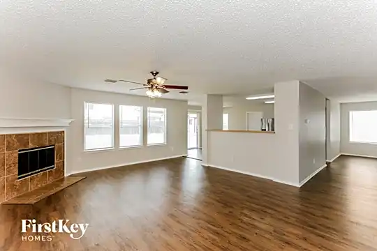 7127 Lake Hawkins Drive Photo 2
