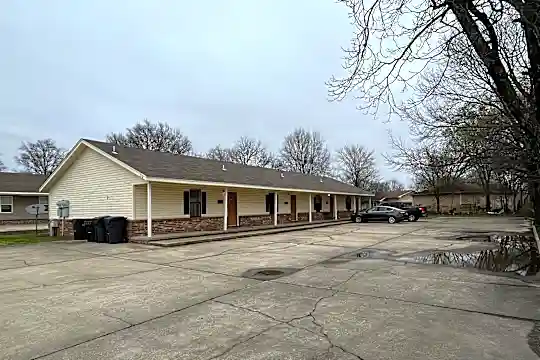 2218 Clark St Photo 2