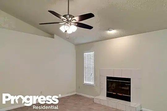 1731 Chandelier Cir W Photo 2