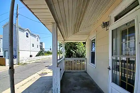 102 Houston Ave Photo 2