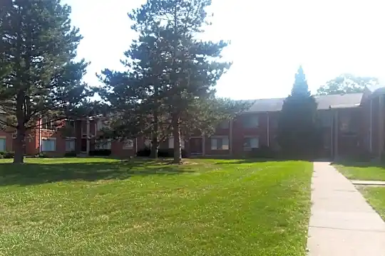Pinecrest Apartments Photo 1