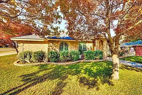 5316 Sherwood Dr Photo 2