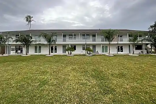 318 Arricola Ave #104 Photo 1