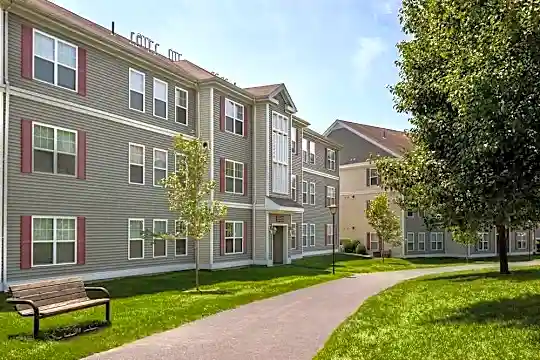 Franklin Commons Apartments Photo 2