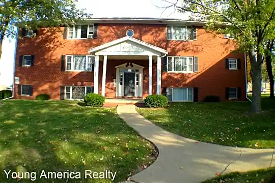 601 Bradley Dr Photo 2