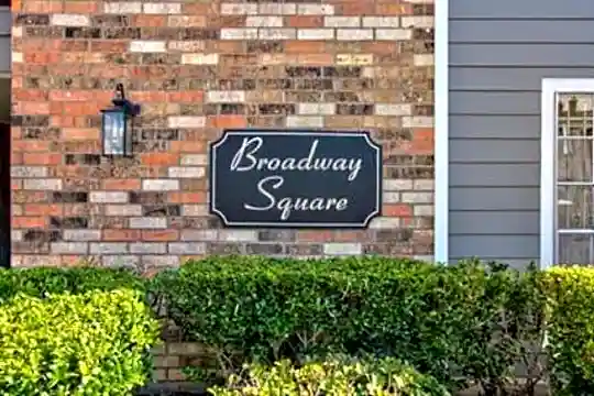 1996 Broadway Photo 2