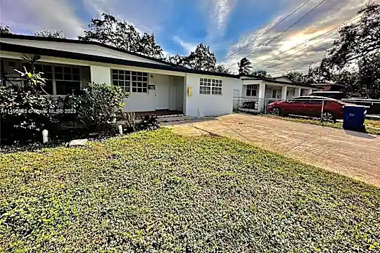 8123 NW 5th Ct #8123 Photo 1