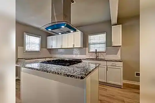 4214 Montie St Photo 2
