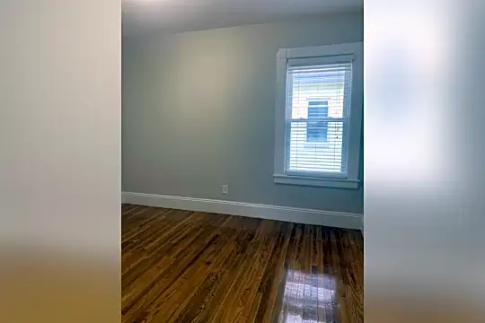 186 Chestnut St Photo 1