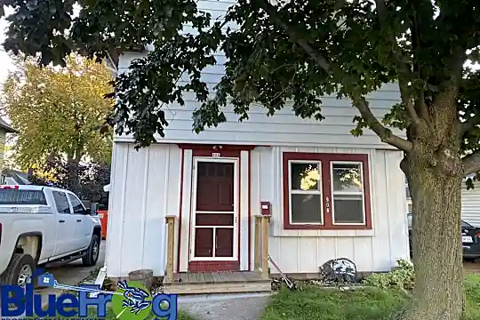 906 N Meade St Photo 2