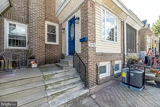 5750 Haddington Ln Photo 2