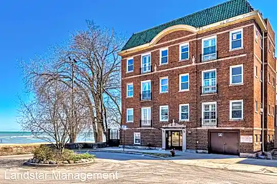 1051 W Pratt Blvd Photo 1