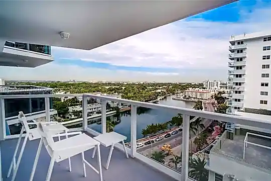 2401 Collins Ave #1410 Photo 1