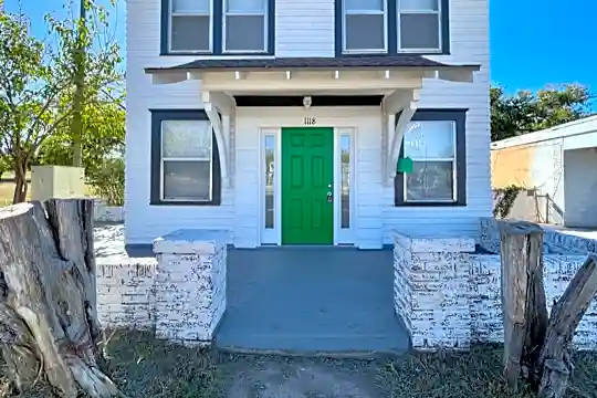 1118 NE 23rd St Photo 1