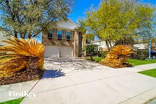 15827 Brisbane Dr Photo 2