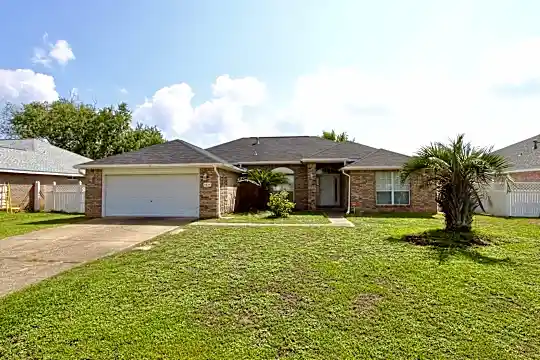 5624 N Brook Dr Photo 1