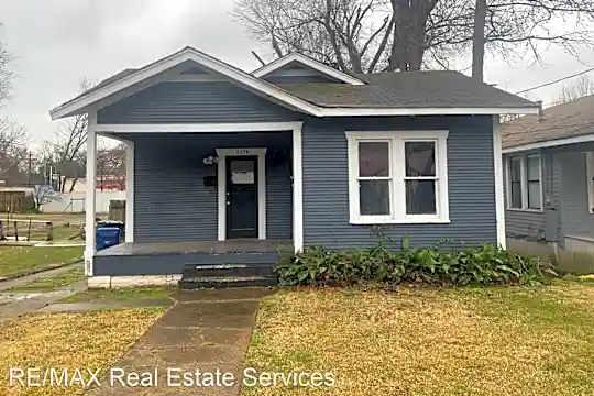 207 E Rutherford St Photo 2