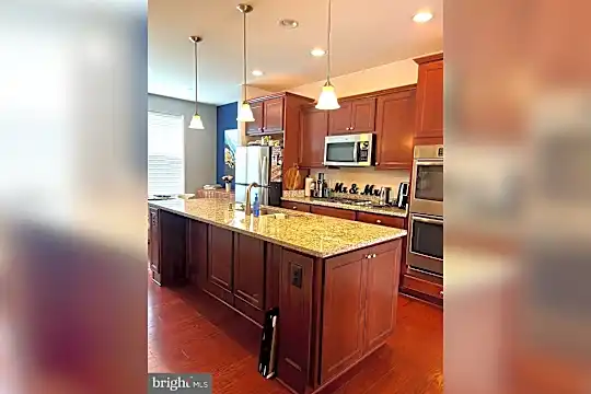 3740 Foote St NE Photo 2