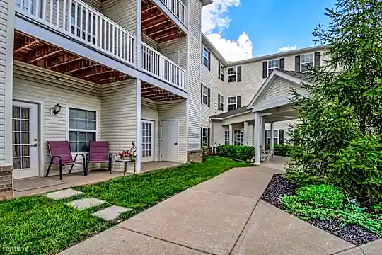 315 Colegate Dr Photo 2