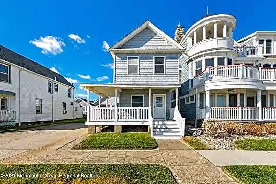 1211 Ocean Ave #FRONT Photo 2