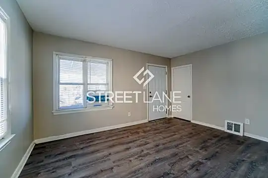 2701 Azelda St Photo 2