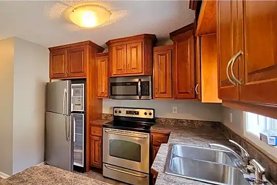 6512 Regency Ln Photo 2