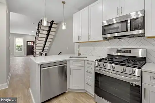2313 Turner St Photo 1