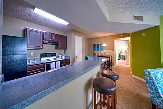 Courtney Manor Photo 1