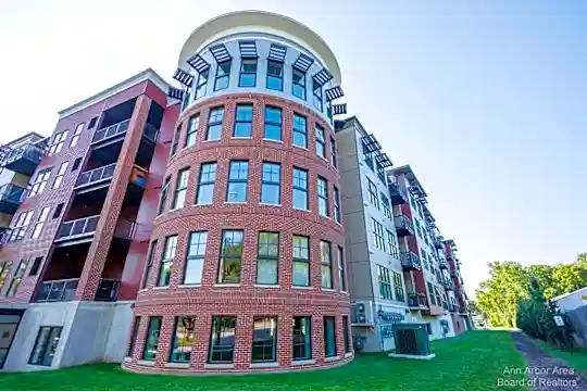 218 W Kingsley St Photo 1
