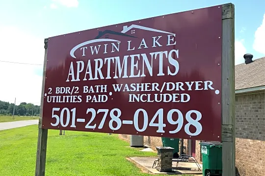 Warden Twin Lakes Apartments Photo 2