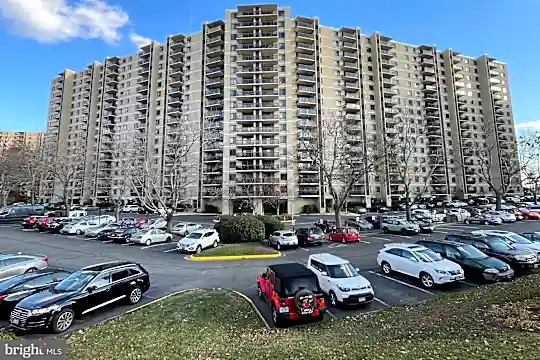 205 Yoakum Pkwy #1504 Photo 1