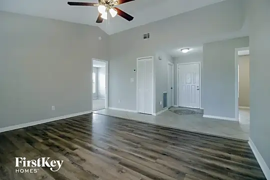 527 Dove Court Photo 2