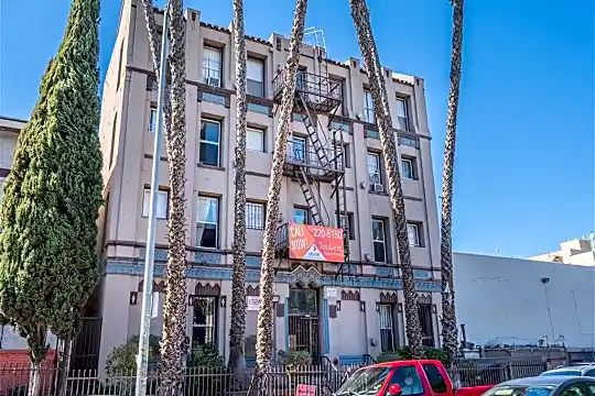 Toulaine Apartments Photo 2
