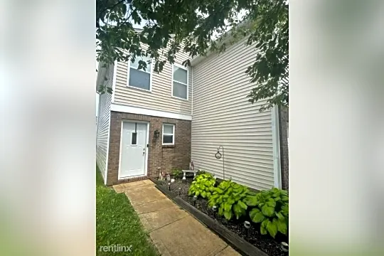 1737 Feather Reed Ln Photo 2