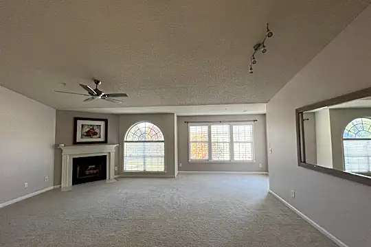 1934 Salem Bluff Dr Photo 2