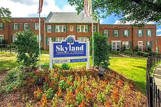 Skyland Apartments Photo 1