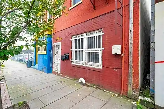 721 Grand St #1 Photo 2