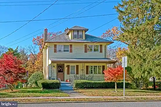 734 S Broadway Photo 1