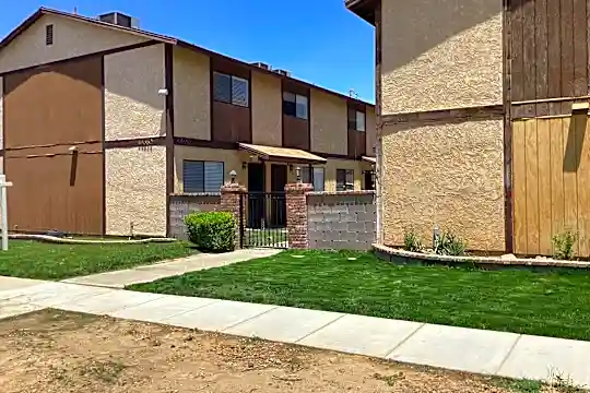 44652 Beech Ave Photo 1