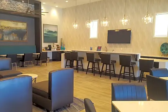 building lobby featuring a breakfast bar area, natural light, and TV