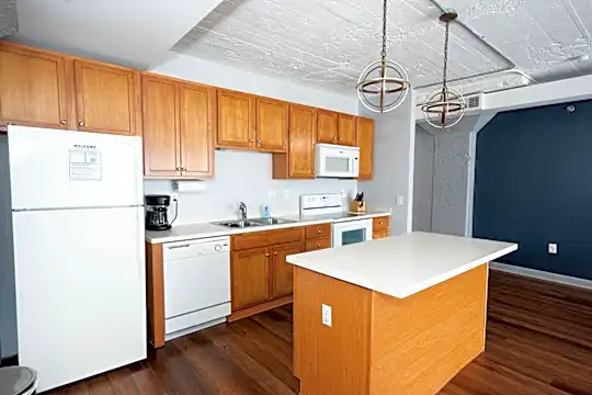 401 W Shoreline Dr Photo 2