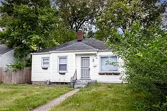 2006 N Linwood Ave Photo 2