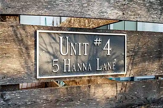 5 Hanna Ln #4 Photo 1