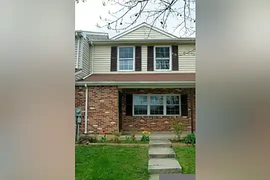 610 Lancaster Ct Photo 2