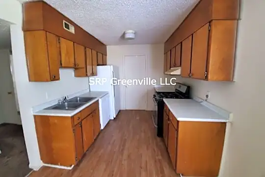 100 Eastland Dr Photo 2